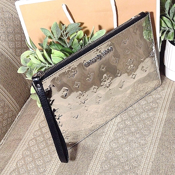 Michael Kors Jet Set Travel Wristlet Clutch in Foil Silver - Picture 13 of 16